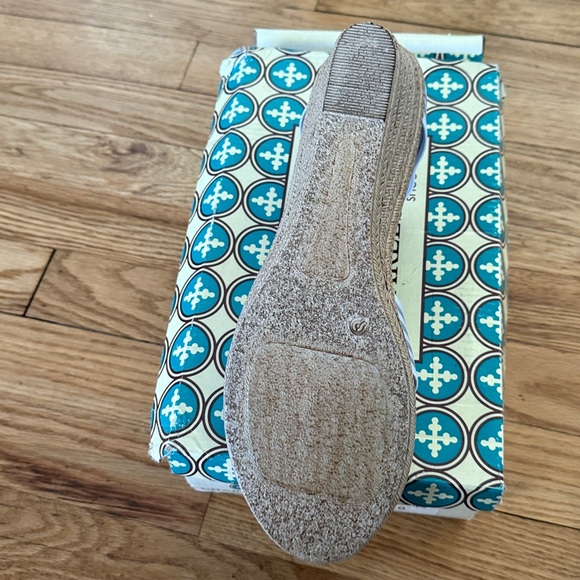 CHARLESTON SHOE CO. Gray and White Wedges - Picture 3 of 4